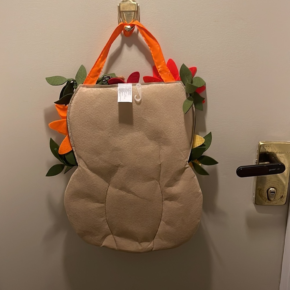 Evergreen Door Decor. Gold “vase” with vibrant flowers. - Picture 4 of 5